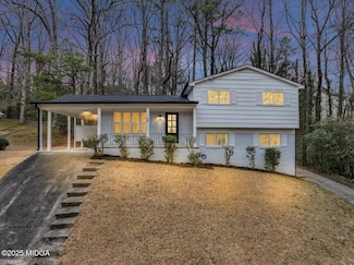 847 Magna Carta Dr NW, Atlanta, GA 30318