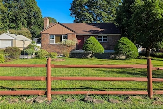 62 Montrose Point Rd, Montrose, NY 10548