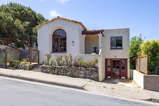 132 1st St, Pacific Grove, CA 93950