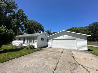 1502 Eastwood Dr, Sandusky, OH 44870