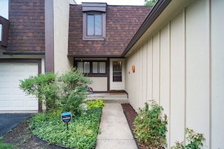 164 Cascade Dr, Indian Head Park, IL 60525
