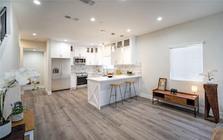 6841 Radford Ave, North Hollywood, CA 91605