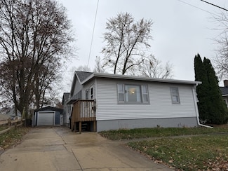 1406 W Walnut St, Bloomington, IL 61701