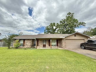 8417 Shakespeare Dr, Orange, TX 77632