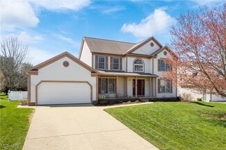 6032 Emerald Lakes Dr, Medina, OH 44256