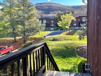 8 Le Touquet Unit 4, Vernon, NJ 07462