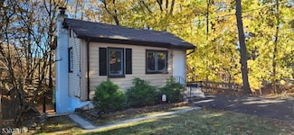 17 Coolidge Trail, Hopatcong, NJ 07843