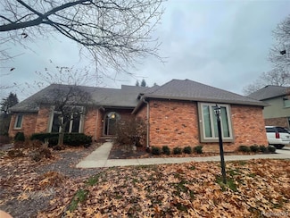 3235 Parkwood Dr, Rochester Hills, MI 48306