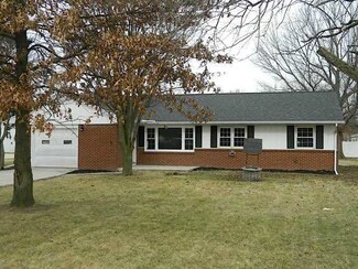 5912 Neill Ave, Walbridge, OH 43465