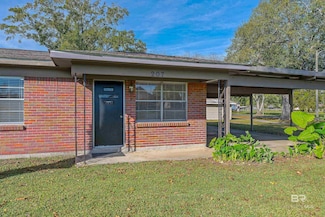 207 NE 3rd St, Summerdale, AL 36580