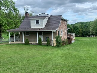 735 Grange Dr, Apollo, PA 15613
