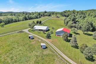 135 Holyfield Ln, Moneta, VA 24121