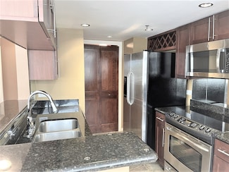 3525 Sage Rd Unit 404, Houston, TX 77056