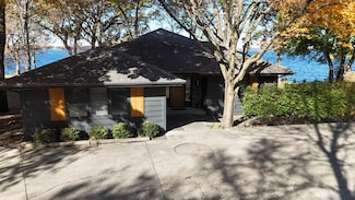 3019 1st St, Arnolds Park, IA 51331