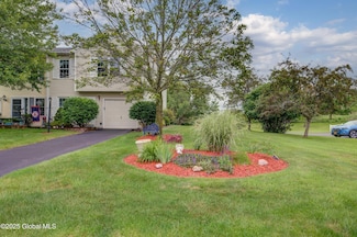 125 Bridgewood Ln, Watervliet, NY 12189