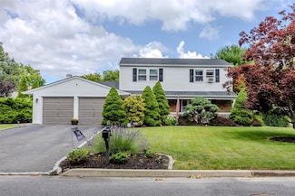 17 Daytona Beach Place, Coram, NY 11727