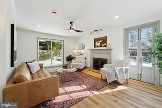 8607 Brierdale Rd, Philadelphia, PA 19128