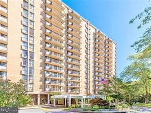 6100 Westchester Park Dr Unit TR11, College Park, MD 20740
