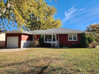 902 Clausen Ave, Albert Lea, MN 56007