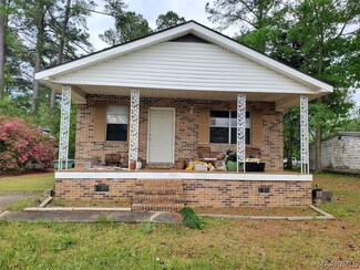 1828 Skipperville Rd, Ozark, AL 36360