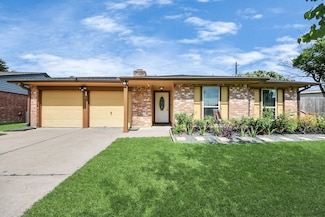 6102 S Briar Bayou Dr, Houston, TX 77072