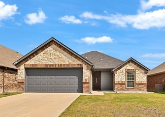 118 Cherokee St, Greenville, TX 75402