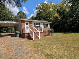 1113 Willow St, Eden, NC 27288