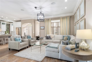 993 8th St S, Naples, FL 34102