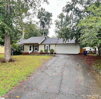 307 Pascal Dr, Greenwood, SC 29649