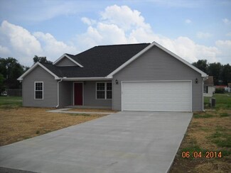 617 10th St, Grandview, IN 47615
