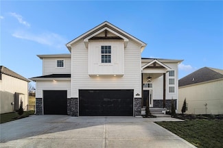 7032 Glenn Ln, Parkville, MO 64152