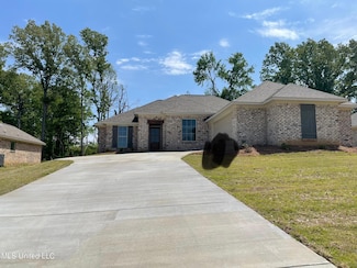 221 Hemingway Cir, Canton, MS 39046