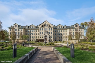 1041 Ridge Rd Unit 303, Wilmette, IL 60091