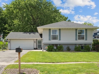 6615 Brentwood Dr NE, Cedar Rapids, IA 52402