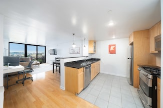 700 Grove St Unit 9V, Jersey City, NJ 07310