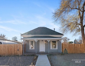 585 N 5th E, Mountain Home, ID 83647
