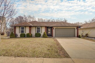 1218 N Hutchinson Ave, Springfield, MO 65803