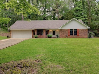 11 Shadow Wood Dr, Vicksburg, MS 39180