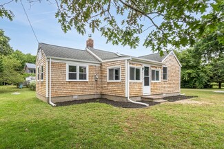 7 Angelica Ave, Mattapoisett, MA 02739