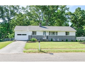 102 Coronet Cir, Feeding Hills, MA 01030