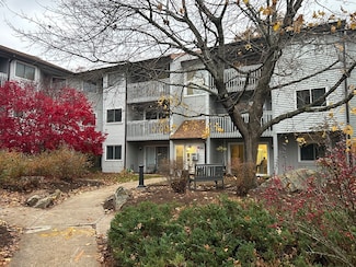 1410 Franklin Crossing Rd, Franklin, MA 02038