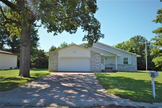 1401 Dara Dr, Lebanon, MO 65536