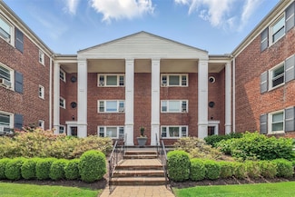 1833 Palmer Ave Unit 2C, Larchmont, NY 10538