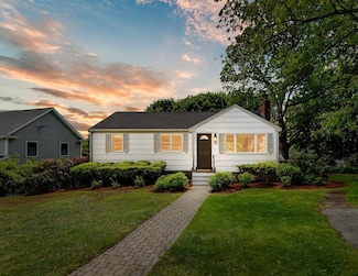 6 Manomet Rd, Woburn, MA 01801