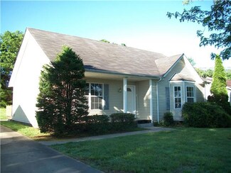 216 Jim Thorpe Dr, Clarksville, TN 37042