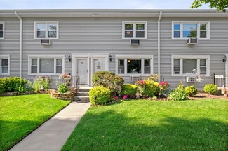 103 Finch Ln, Islip, NY 11751