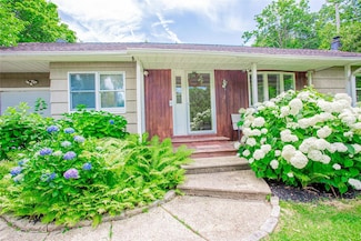 2 Paulding St, Huntington, NY 11743