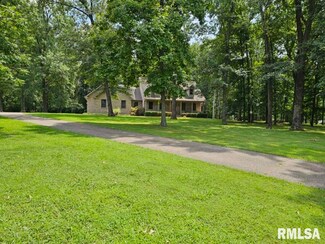 9 Fawn Dr, Fairfield, IL 62837