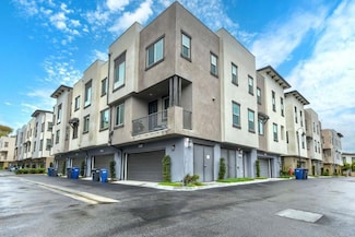 2211 Solara Ln, Vista, CA 92081