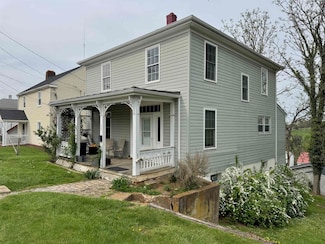 805 Sudbury St, Staunton, VA 24401